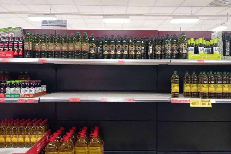 Supermarkets limit the sale of sunflower oil in the Canaries due to the war in Ukraine
