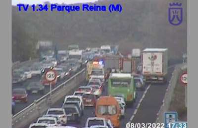 A car on its roof blocks the TF-1 and causes major traffic jams in Tenerife