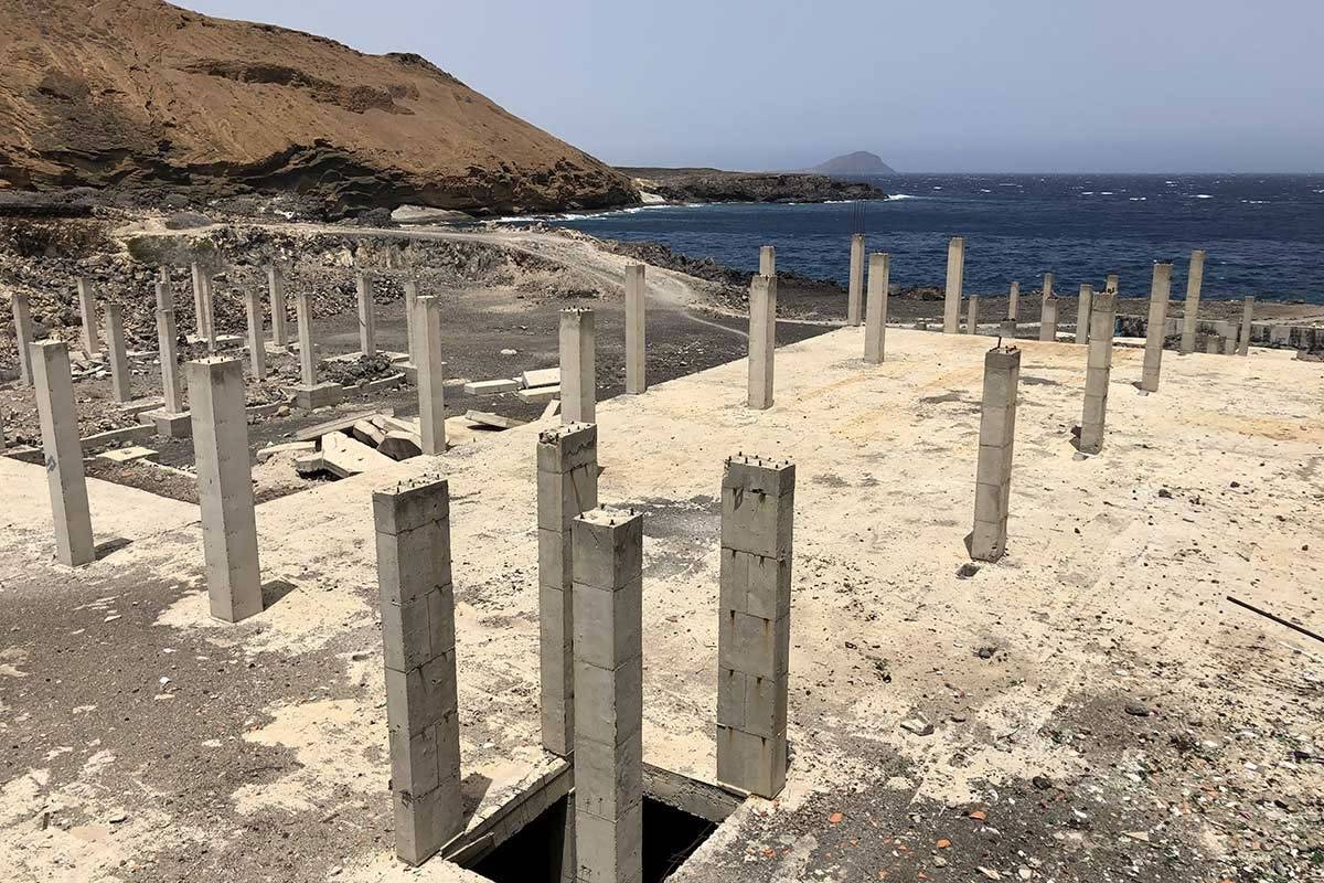 Why are there so many unfinished buildings or unsellable fincas in the Canaries?