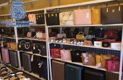 Five arrested for selling fake handbags and fashion accessories in Costa Adeje