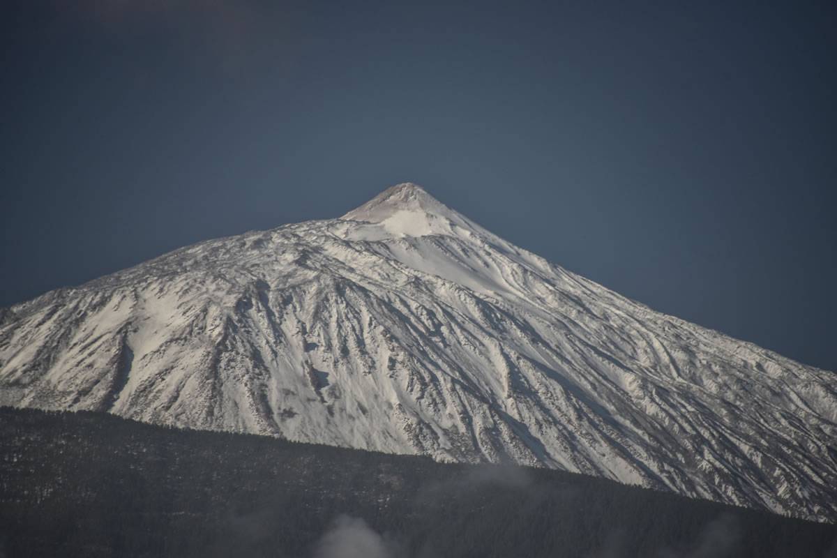 Teide reveals herself as the clouds clear