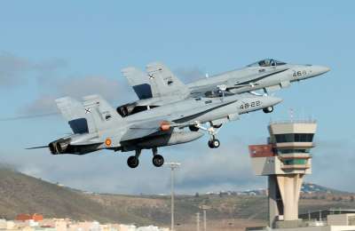 Five fighter jets spotted flying over the Canary Islands 