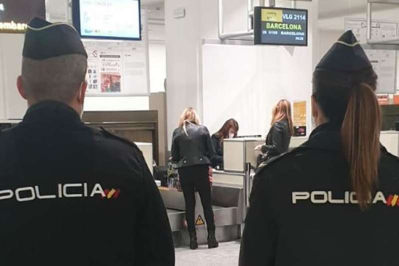 Passenger arrested at Lanzarote Airport with 3 kilos of cocaine hidden in his luggage