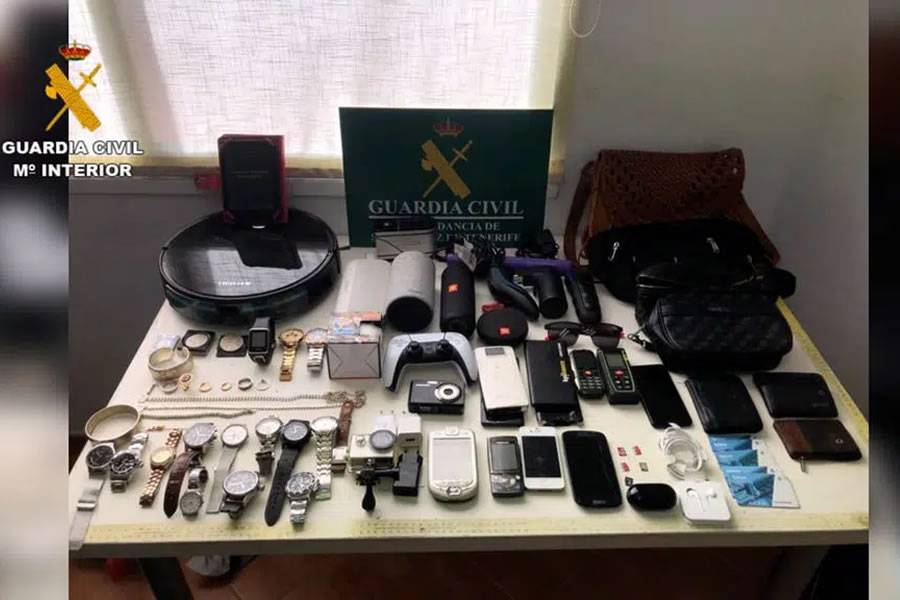 Two men arrested for 15 burglaries in tourist accommodation in the south of Tenerife