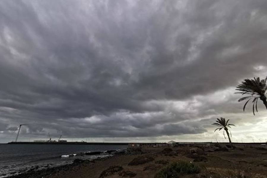 Expect a wet and windy Sunday in the Canary Islands today