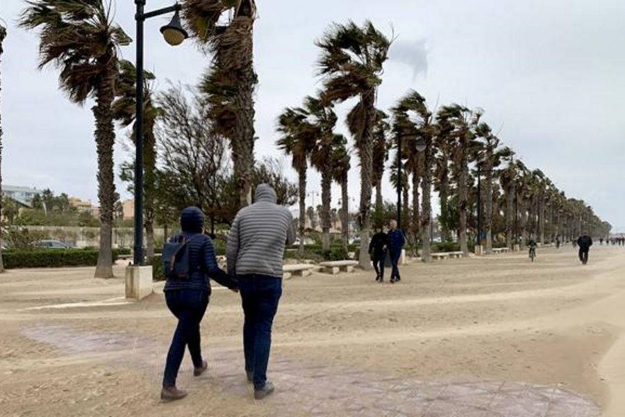 Strong winds and scattered showers forecast today in the Canary Islands