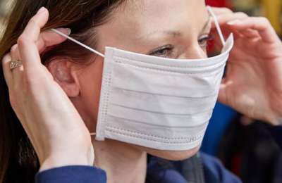 Wearing masks indoors is not being abolished yet in the Canary Islands