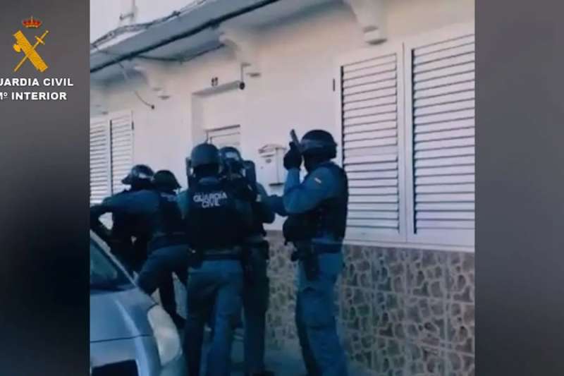 VIDEO: Man arrested for stealing 55 catalytic converters from cars in the Canary Islands