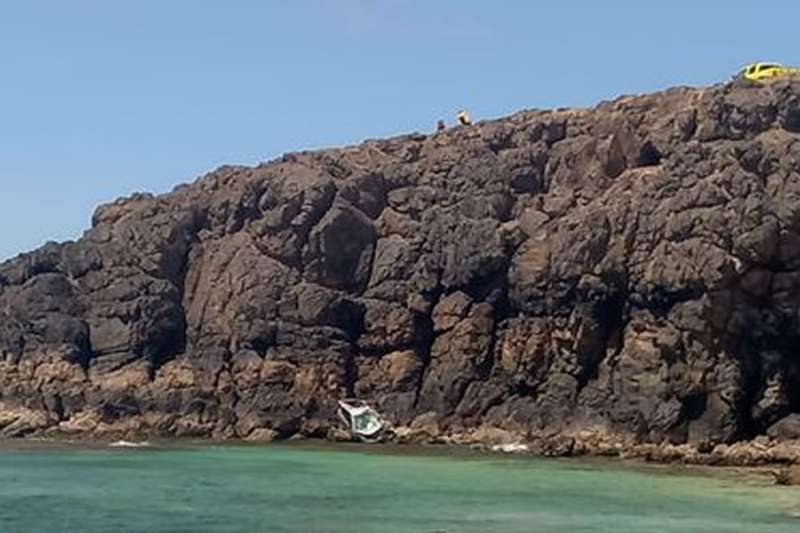A car rolls off a cliff into the sea at El Tostón