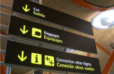 No, you still can’t enter Spain from third countries including the UK if unvaccinated