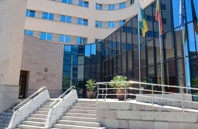 Prosecutors want 6 years for man caught filming naked children on beach in Adeje