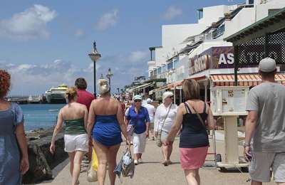 Lanzarote forecasts a rebound of British, German, and Spanish tourists