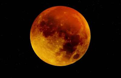 Tonight’s lunar eclipse and blood moon will be visible from the Canary Islands