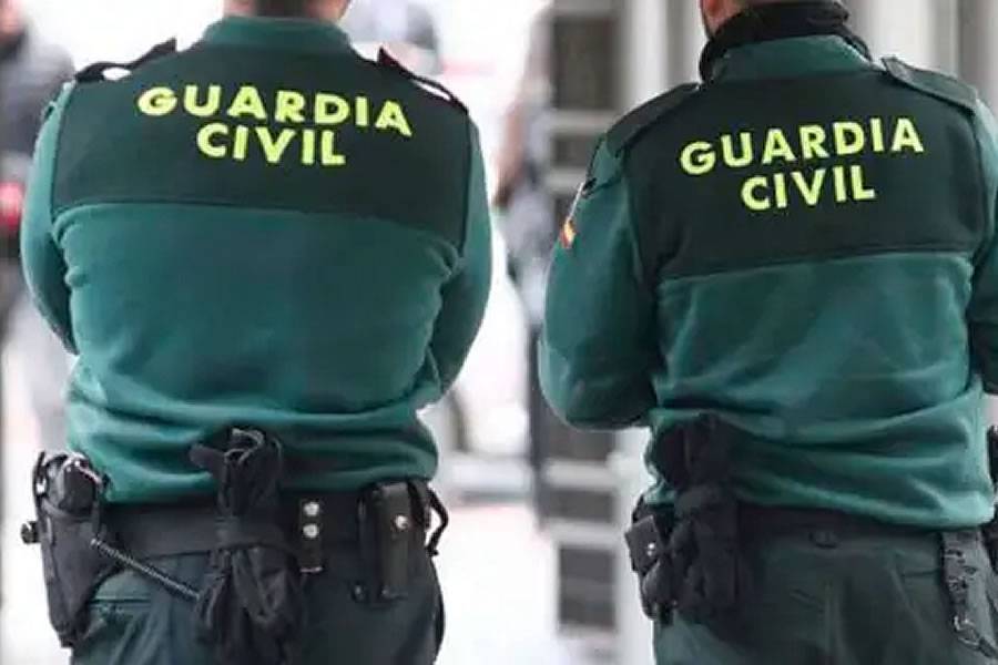 Airport worker being investigated for stealing 20,000 euros worth of jewellery