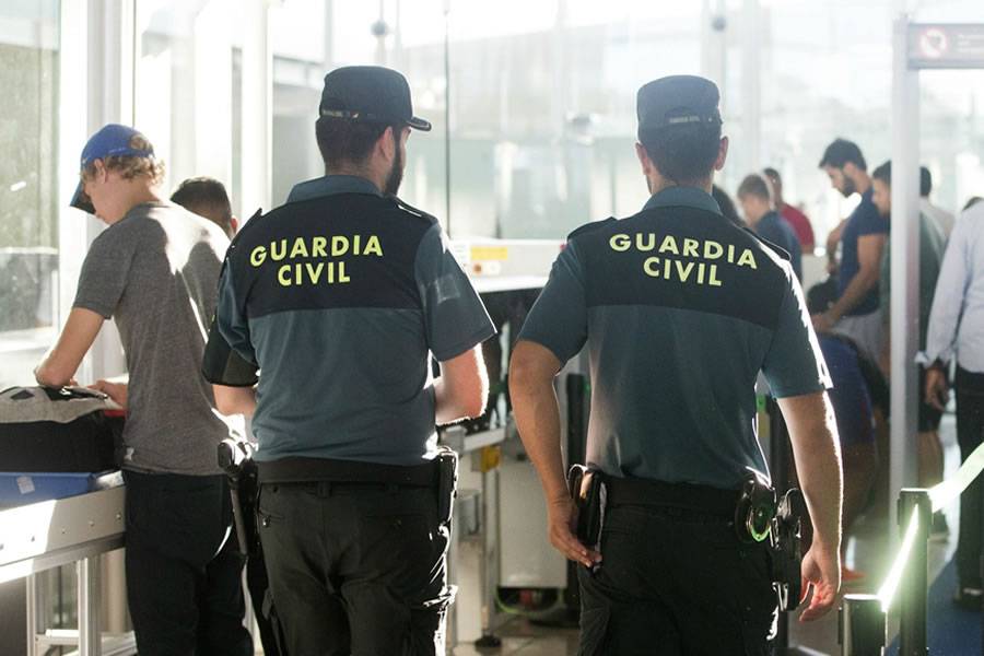 British tourist attacks three policemen as they were escorting him off a plane
