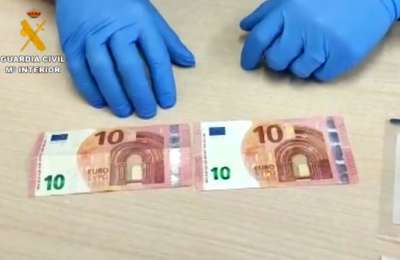Two British tourists arrested for knowingly using fake 10 euro notes at a hotel