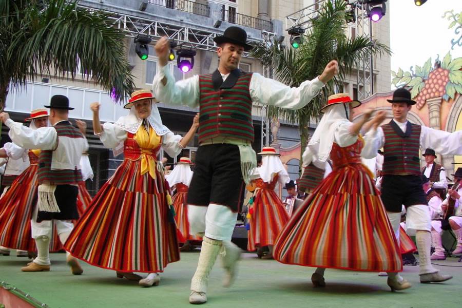 Why is May 30th a bank holiday called Día de Canarias?