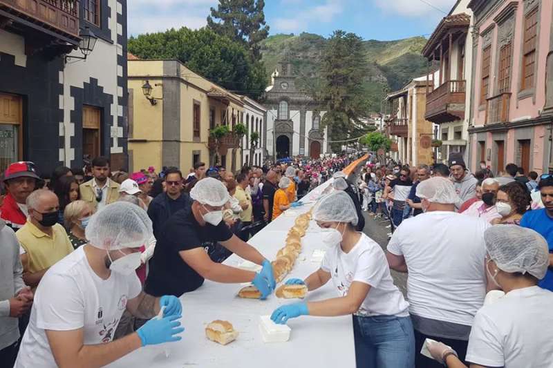A record breaking 500-metre long chorizo baguette is made in Gran Canaria