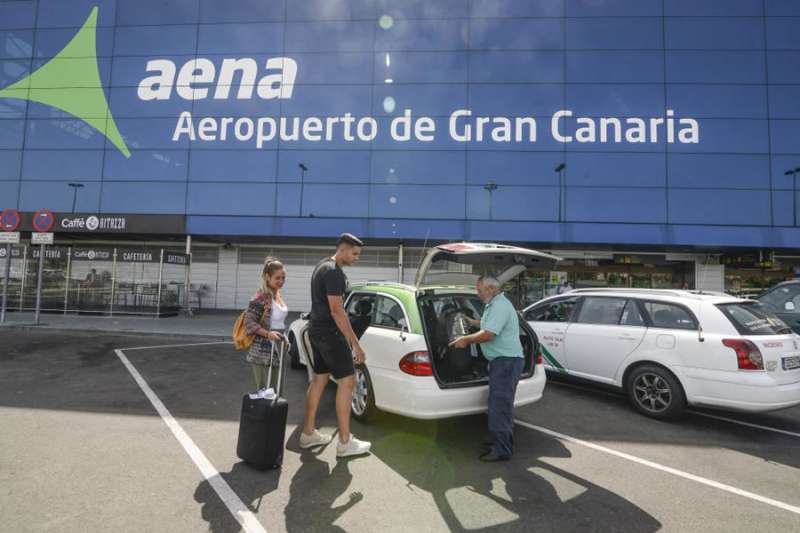 Taxi drivers propose a maximum flat rate of 30 euros for trips to the airport