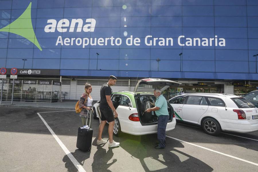 Taxi drivers propose a maximum flat rate of 30 euros for trips to the airport