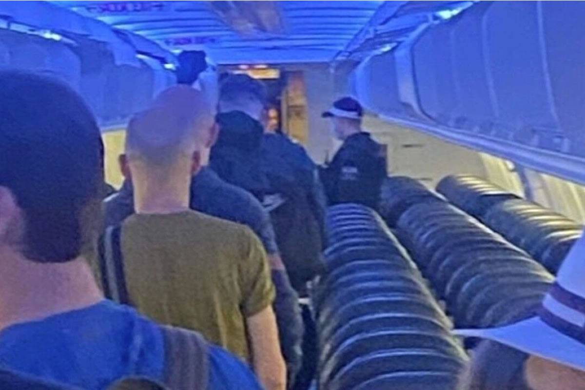 Pilot calls police to let passengers off TUI plane bound for Tenerife
