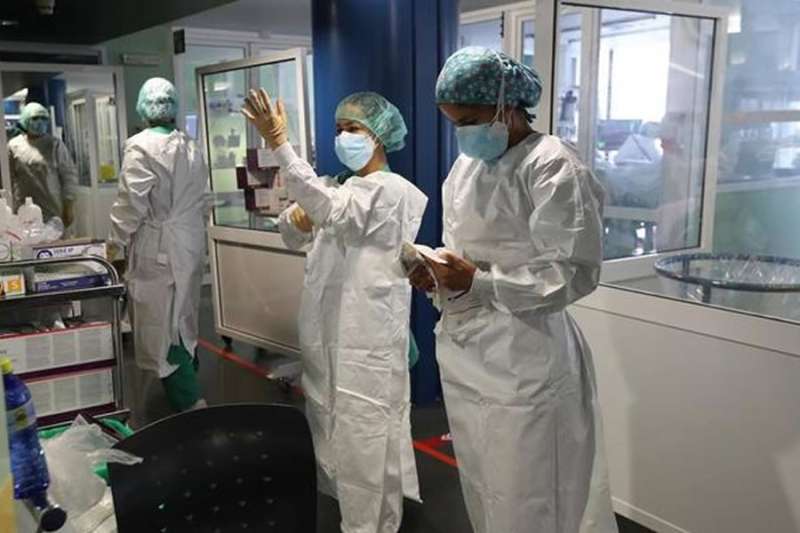 Hospital staff with Covid in Spain can now work in ‘non-vulnerable’ departments