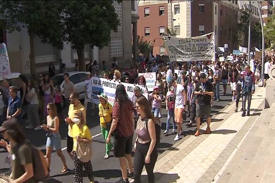 More protests against the new Cuna De Alma complex in El Puertito in Adeje