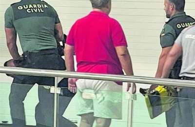 The owner of a jewellery store is injured in armed robbery in Tenerife 
