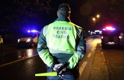 Driver seriously injured as car overturns on TF-1 in the south of Tenerife