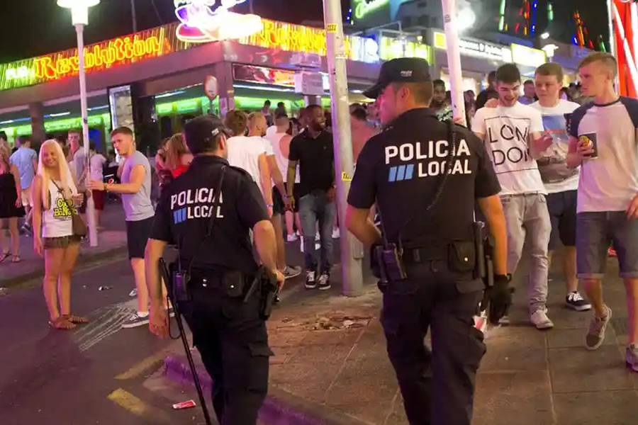 Spain increasing police presence in large tourist areas this summer