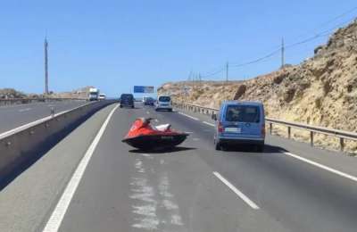 Scare for drivers who encounter a jet ski on the TF-1 motorway