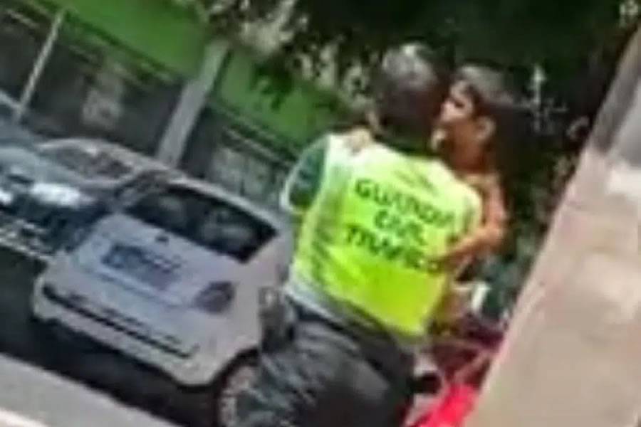 Police find a 3-year-old girl wandering the streets of Arona