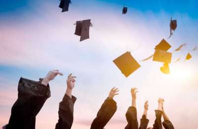 British students may soon be able to remain in Spain after graduating