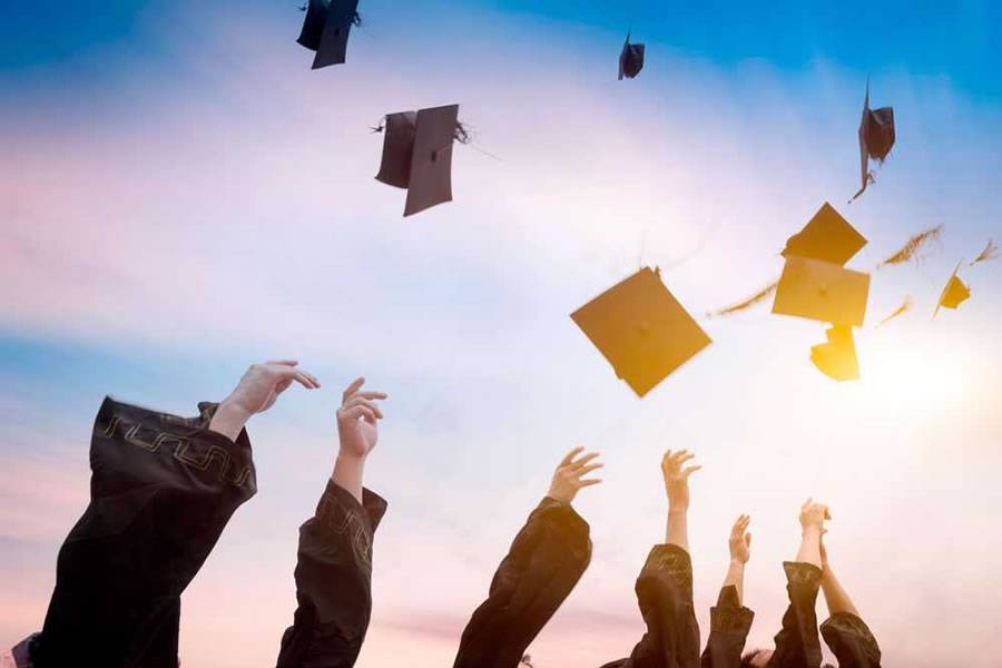British students may soon be able to remain in Spain after graduating