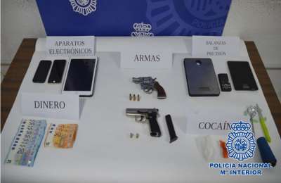 Man arrested in possession of drugs and two pistols in Tenerife