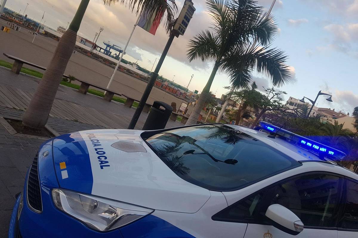 Policeman arrested for issuing ‘fake fines’ to tourists and keeping the money
