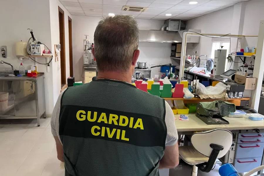 Four dental surgeries in Tenerife are investigated for working without correct qualifications