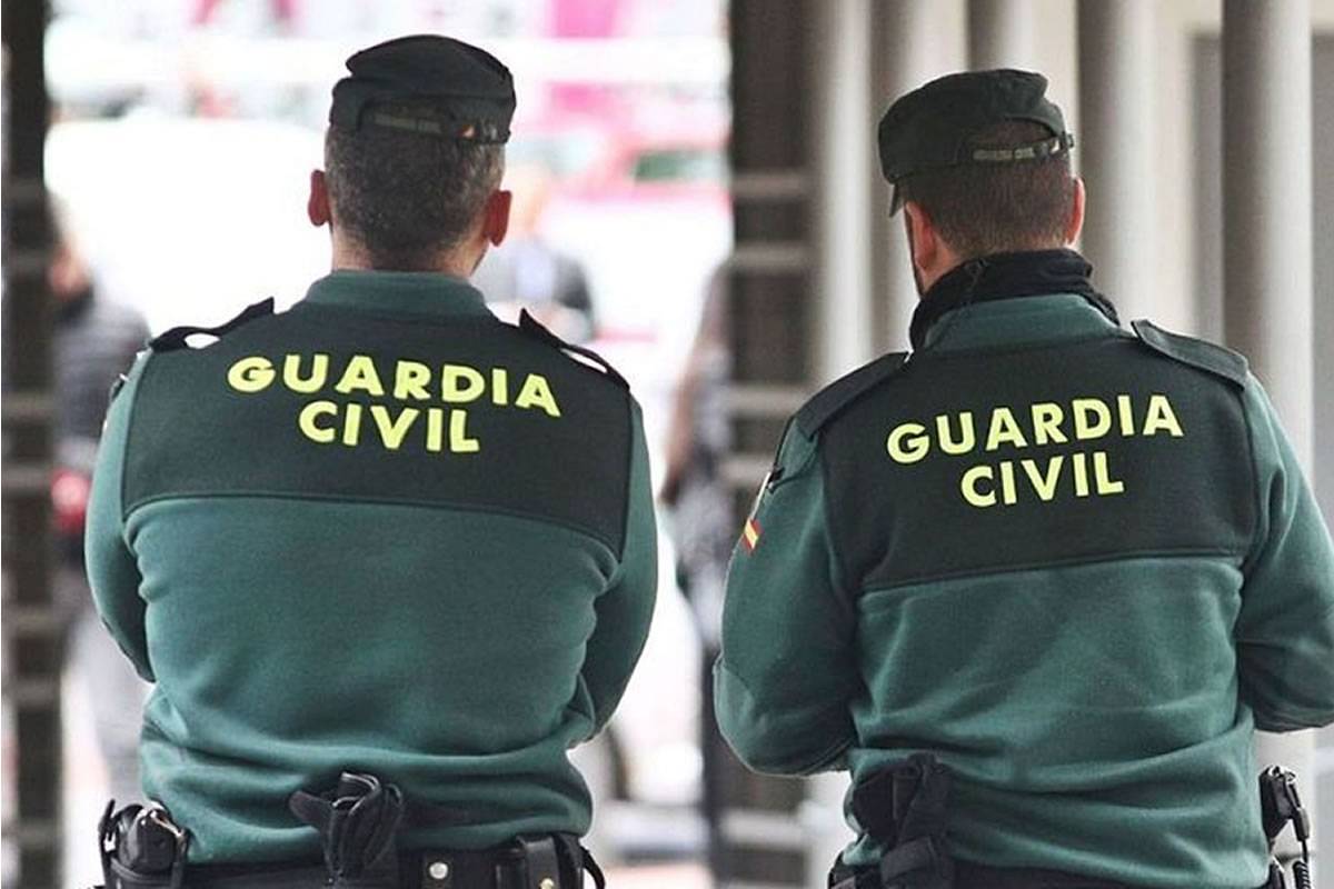 A worker at Tenerife South airport is arrested for stealing 855 euros from a safe