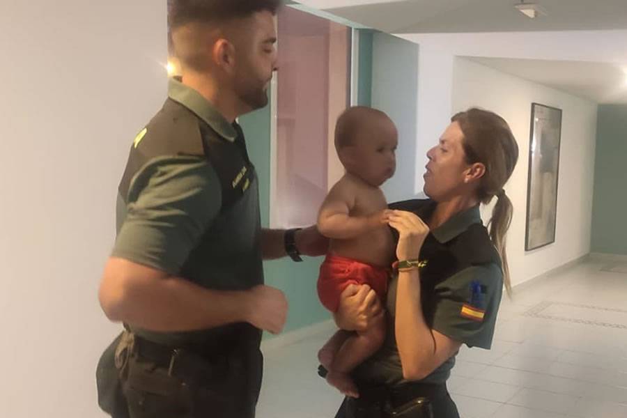 Two Guardia Civil officers save the life of 10-month-old British baby