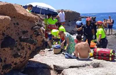 Man in critical condition after falling on to rocks by a Costa Adeje beach