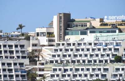 One worker is killed and another is critically injured at a hotel in the Canaries