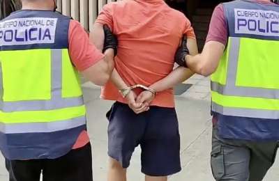 Man arrested for beating up his girlfriend in the middle of the street in Los Cristianos