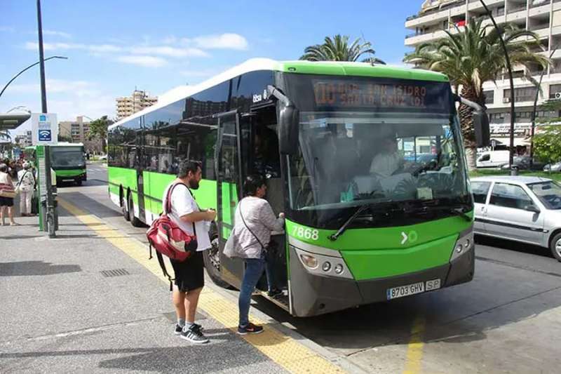The Cabildo reduces cost of monthly bus passes by up to 13 euros in Tenerife