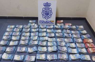 Man stopped in the middle of the street with a bag containing 275,400 euros