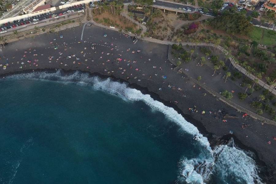 A woman dies on a Tenerife beach after being rescued from the sea