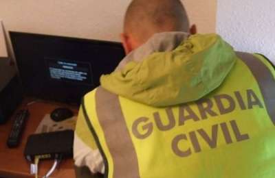 Man arrested after taking photos of children and exposing himself on a beach 