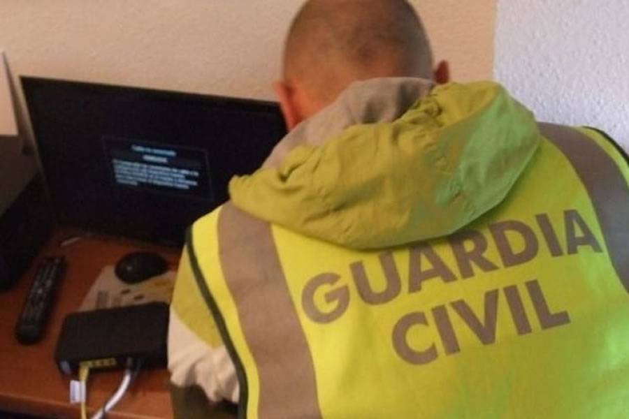 Man arrested after taking photos of children and exposing himself on a beach 