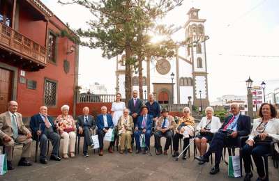 World record for 12 brothers and sisters with a combined age of 1,057 years old