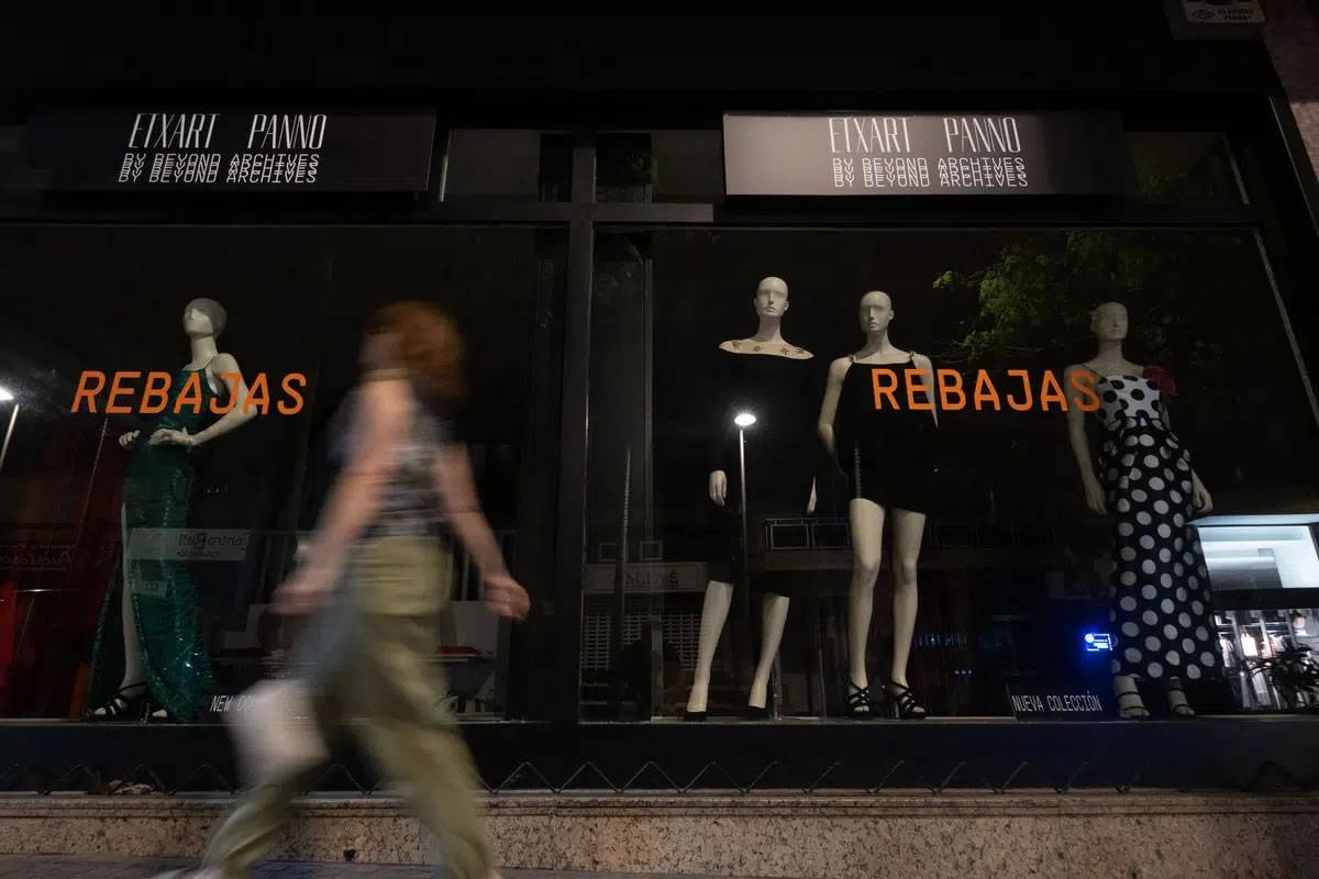 The Canary Islands follows protocol and turns off their lights