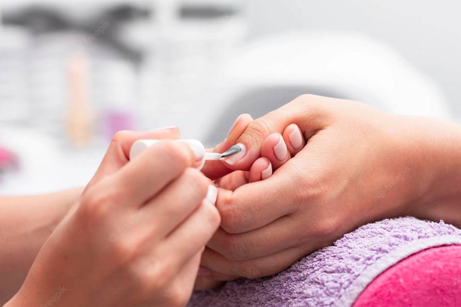 Social media mayhem: Tenerife beautician refuses to give a man a manicure